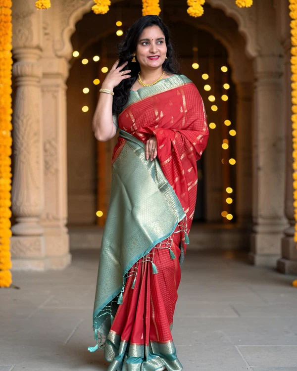Viscose Crepe Saree (Checks and Jumka Motifs)