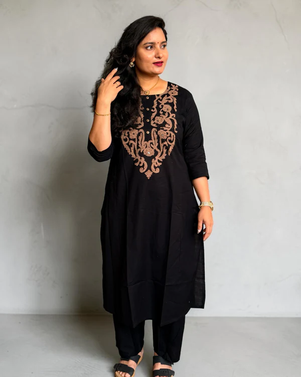 Flex Cotton 2-Piece Kurta Set (Applique Detailing)