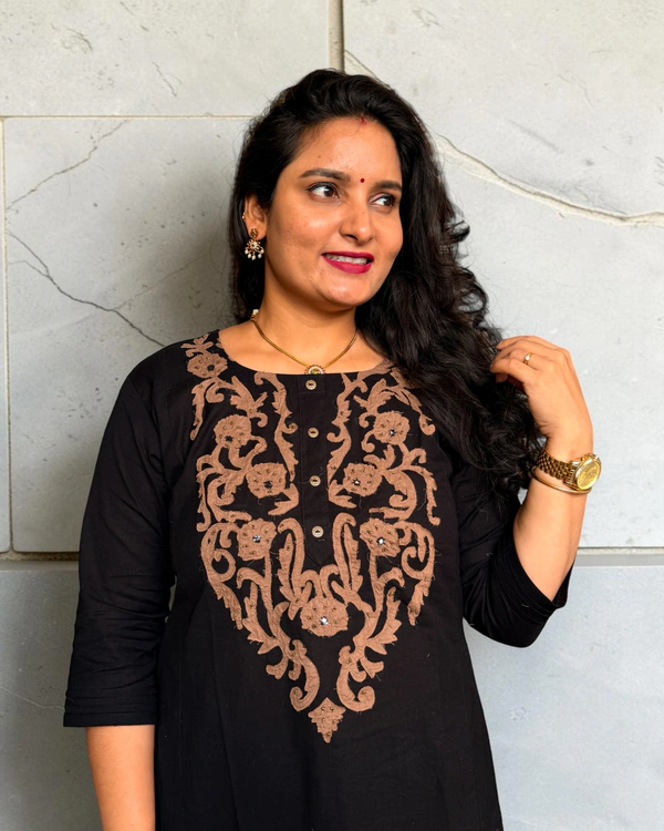 Flex Cotton 2-Piece Kurta Set (Applique Detailing)