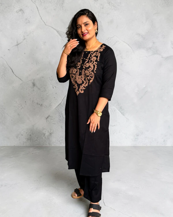 Flex Cotton 2-Piece Kurta Set (Applique Detailing)